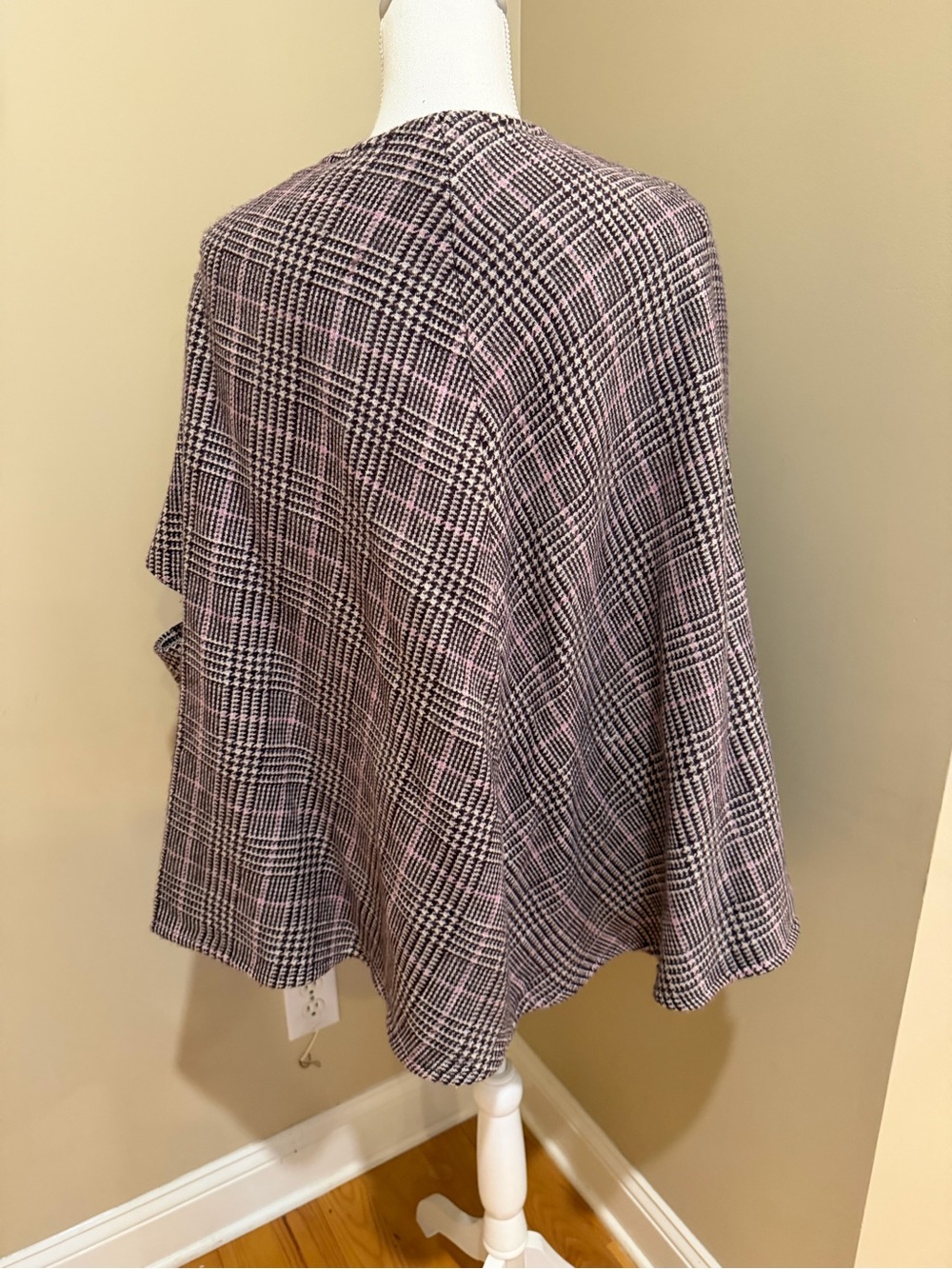 Cape Jacket - Picture 3 of 6